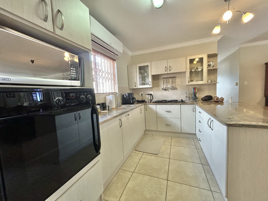 3 Bedroom Property for Sale in Wavecrest Eastern Cape